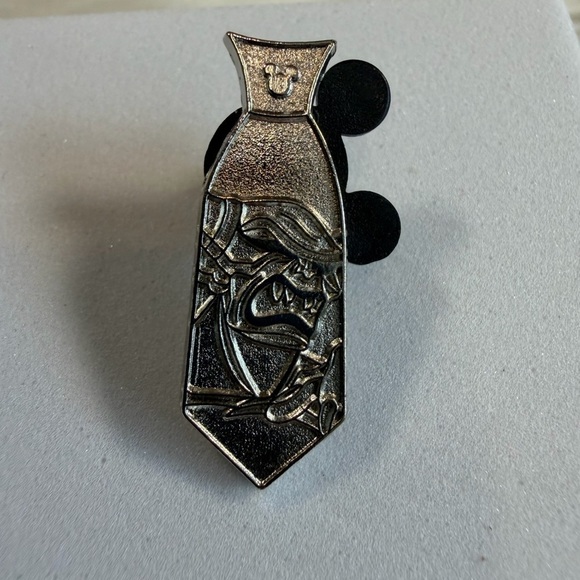 Disney Accessories - 💜3/$15 DISNEY Silver Tie Clip pin
